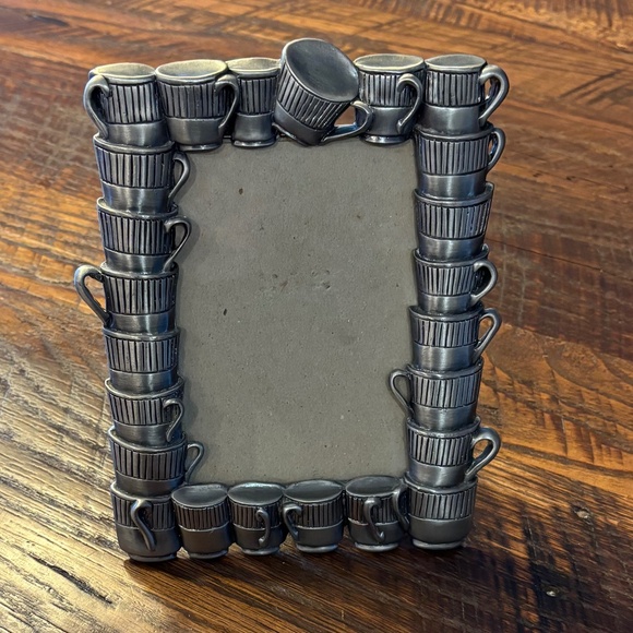 Metal Teacup Frame - Picture 2 of 9